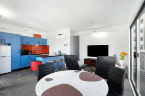 Panoramic View CBD 1 Bed Apt +OFFICE (Collins)